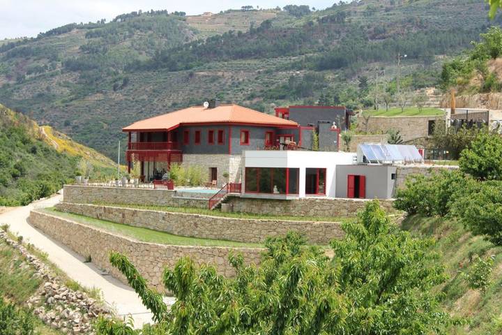 Location de vacances pour 4 personnes, avec sauna et jardin ainsi que piscine et jacuzzi dans Tarouca - 2