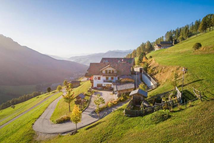 Ferienwohnung für 4 Personen, mit Ausblick und Garten sowie Sauna im Drei Zinnen