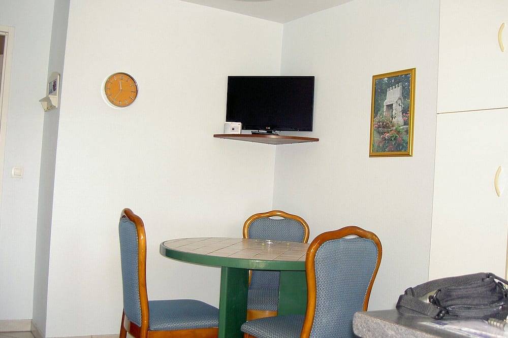 Apartamento entero, Apartamento adjunto en planta baja en terrenos cerrados in Plouay, Region de Lorient