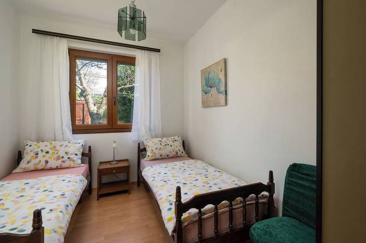 Entire apartment, Air-conditioned apartment 250 m from the beach with private boat mooring in Medulin City, Medulin