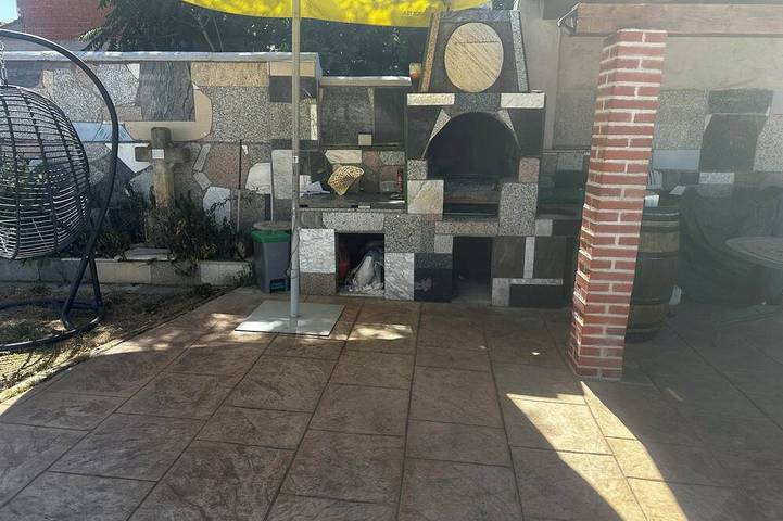 House with plot in Villamayor, Salamanca Provinz