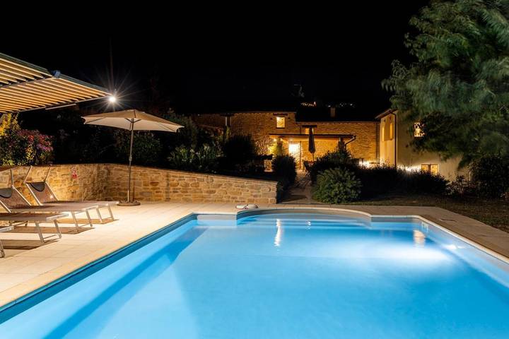 Location de vacances pour 12 personnes, avec piscine ainsi que jardin et vue à Force - 4