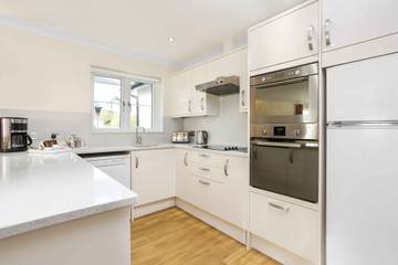 Chalet for 6 People in Devon, South West England, Photo 2