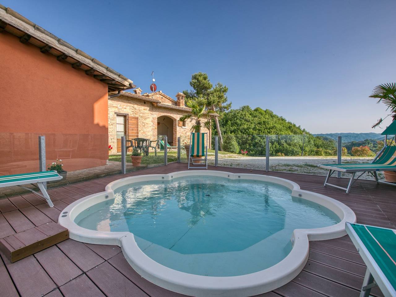 Landhuis in Sant'Angelo met Uitzicht in Sant'Angelo in Vado, Valle del Metauro