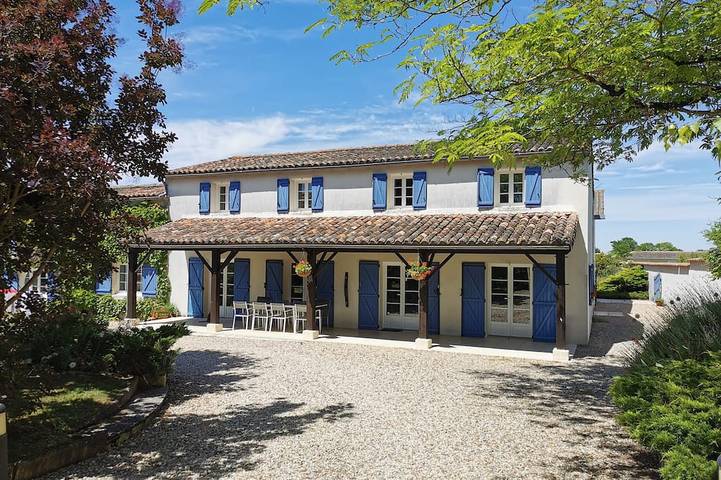 Location de vacances pour 8 personnes, avec Terrasse et Jardin à Segonzac