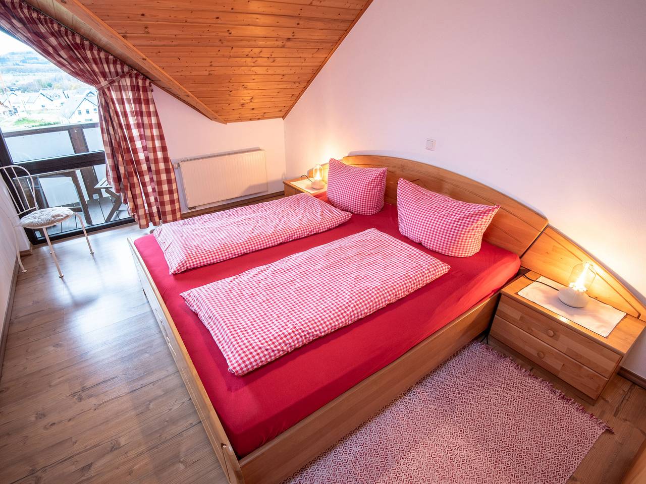 Ganze Wohnung, Ferienwohnung 'Schwalbennest' mit Bergblick, Gemeinschaftsterrasse und Wi-Fi in Attendorn, Biggesee