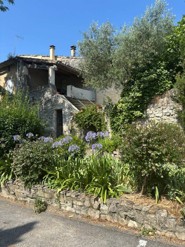 Gîte pour 8 personnes, avec piscine et sauna ainsi que terrasse et jardin