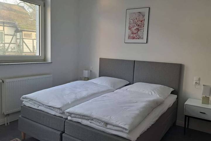 Ganze Wohnung, Moderne großzügige Wohnung mit 2 Schlafzimmer und schönem Wohnbereich in Solingen, Bergisches Land