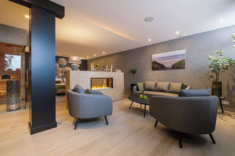 Relax in Wellness Room with Sauna and Spa Bath and luxurious outdoor seating. in IJsselmeer