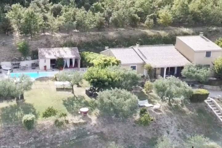 Location de vacances pour 8 personnes, avec Jacuzzi ainsi que Terrasse et Jardin à Crestet - 4
