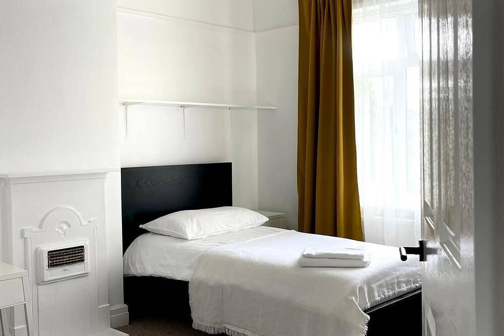 Newly decorated 4-bed home near Cambridge city centre in Cambridge, Cambridgeshire