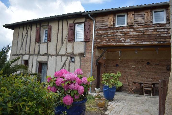 Gîte pour 5 personnes, avec jardin et vue à Noilhan