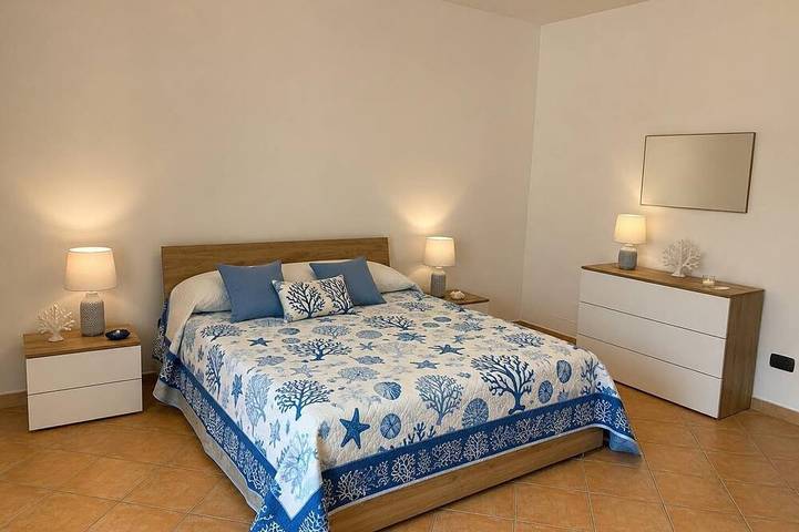 Detached cottage within walking distance of the sea. Ideal for families or several people. in Torre del Greco, Nationalpark Vesuv