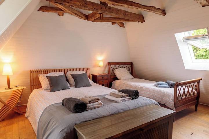 Location de vacances pour 7 personnes, avec terrasse ainsi que jacuzzi et jardin à Saint-Aubin-de-Nabirat - 2