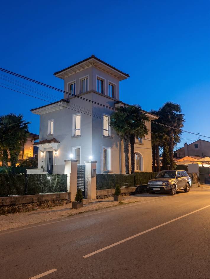 Apartamento para 12 personas, con Balcón/Terraza y Jacuzzi además de Terraza y Jardín en Poo de Llanes