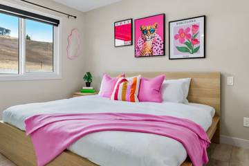 Vacation Rental for 15 Guests in Calgary, Canadian Rocky Mountains, Picture 4
