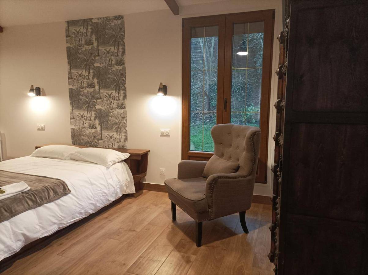 Iris Garden Cottage in Saint-Germain-en-Laye, Yvelines