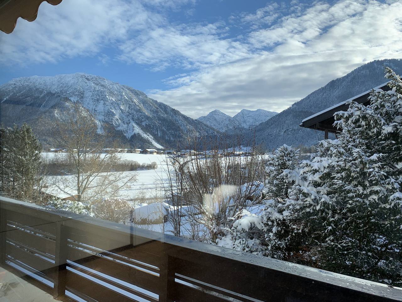 Ganze Ferienwohnung, Alpinzeit.bayern Tanja und Thomas Preinfalk inkl. Chiemgaukarte - 1-Raum Ferienwohnung 33qm im Dachgeschoss mit Südbalkon/Bergblick in Ruhpolding, Bayerische Alpen