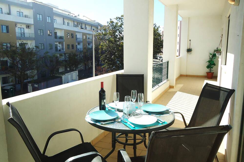 Entire apartment, T3 Ceuta Luminoso in Quarteira in Quarteira, Faro District
