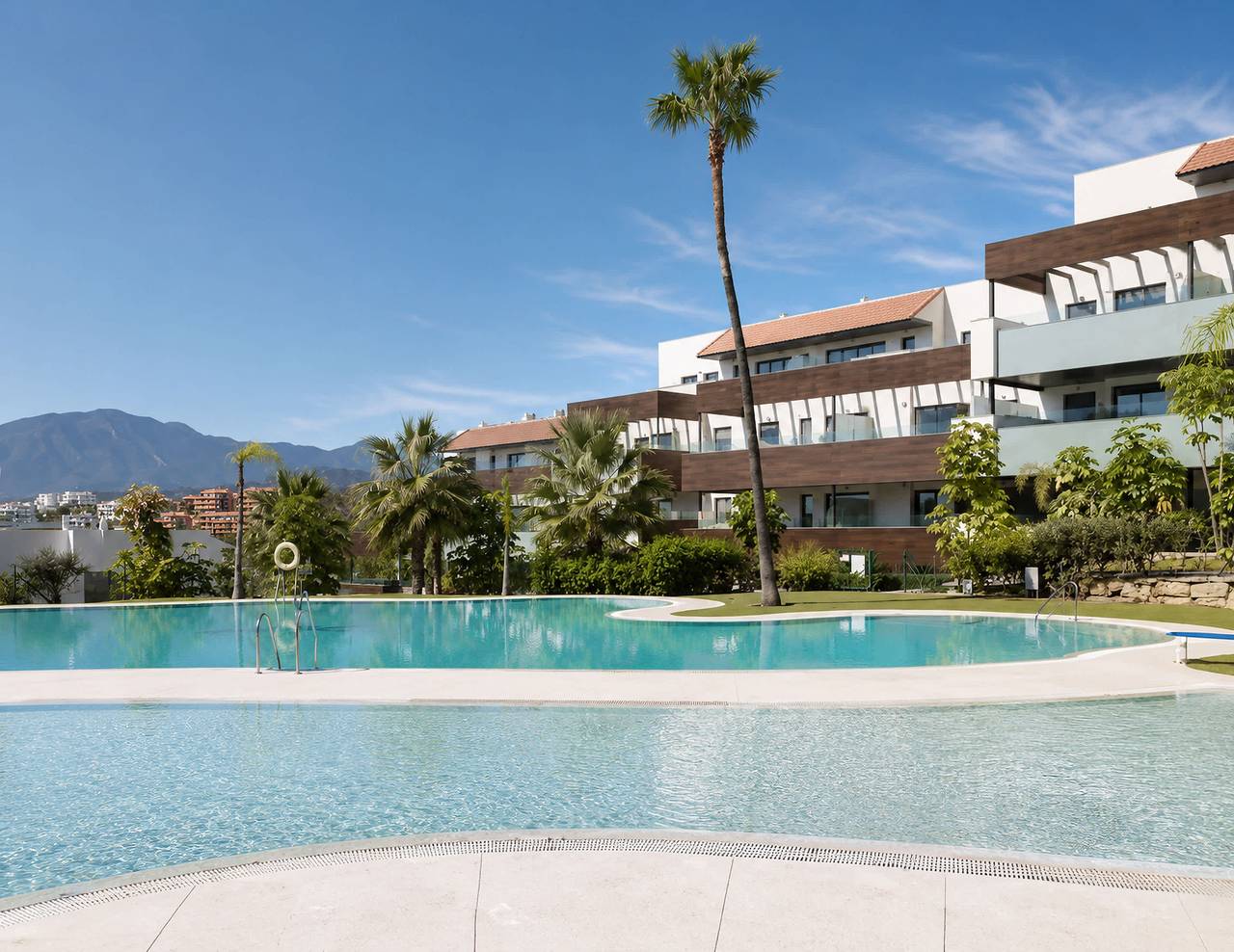 Geheel appartement, Hoyo | Resort Golf Views Pools Parking Paddle in Royal Flamingos Golf Resort, Benahavís