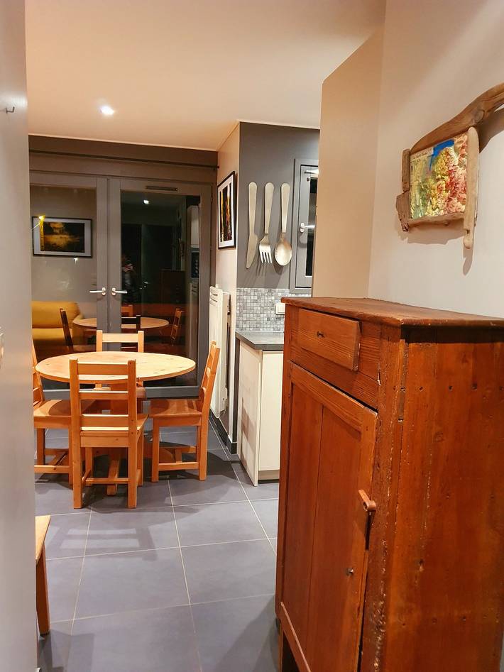 Entire apartment, Cozy Little Nest in Morillon, Just 50m from the Cable Cars in Grand Massif, Morillon