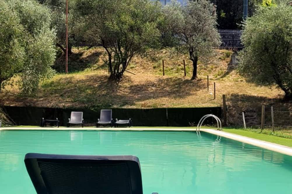 Ganze Wohnung, Entire apartment in a residence with a pool, 5 minutes from Lake Iseo in Menzino, Monte Isola
