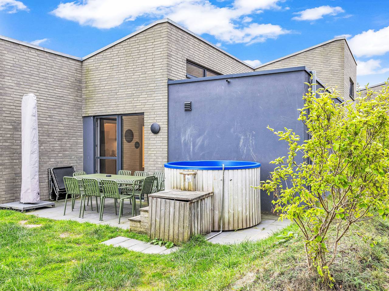 Freier Feldblick mit Hottub in Marissa Ferienpark, Lembruch