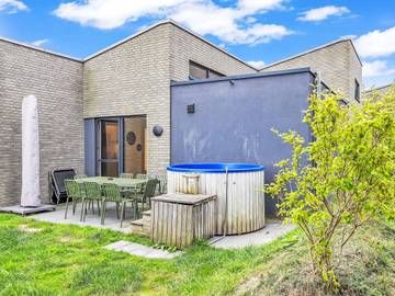 Ferienhaus für 8 Personen, mit Sauna und Terrasse sowie Kinderpool, mit Haustier in Lembruch