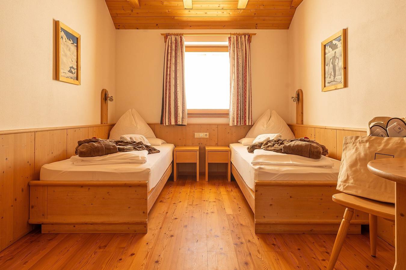 Habitación 'Rossalm Classic' con terraza comunitaria, jardín compartido y Wi-Fi in Eores, Bresanona