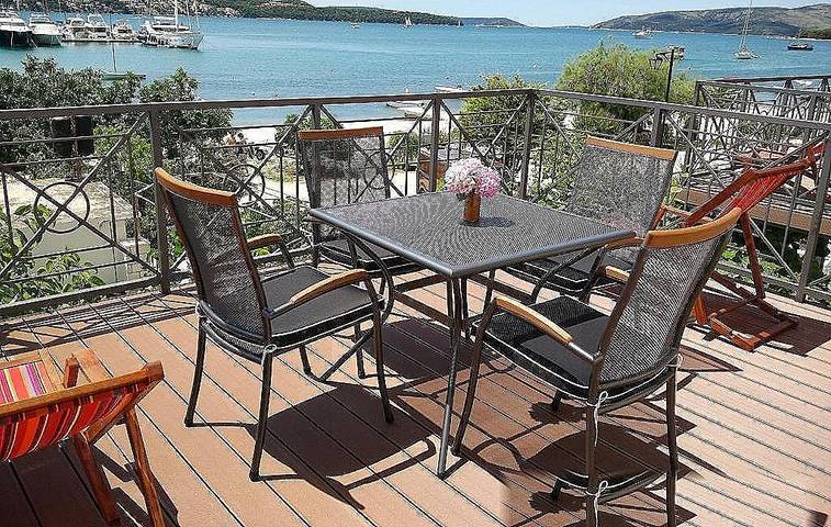 Ferieleilighet for 4 personer, med Balkong / Terrasse og Badebasseng i Kroatia