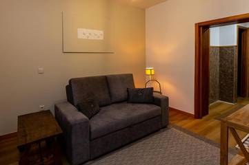 Gîte pour 6 personnes, avec jardin dans Angeiras