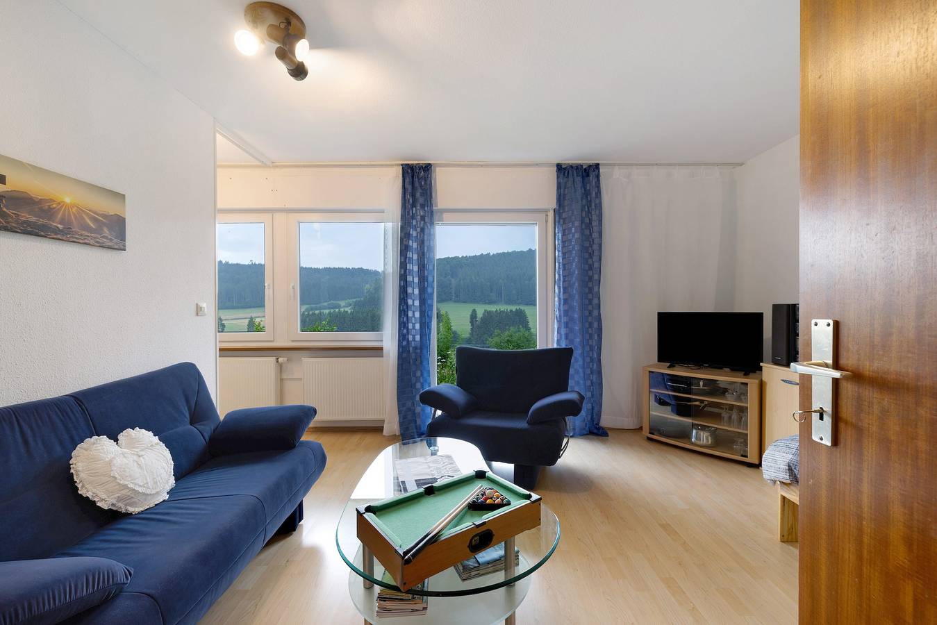 Ganze Wohnung, Ferienwohnung 'Schwäbische Alb' mit Privatterrasse, Gemeinschaftsgarten und Wi-Fi in Burladingen, Neckar-Alb