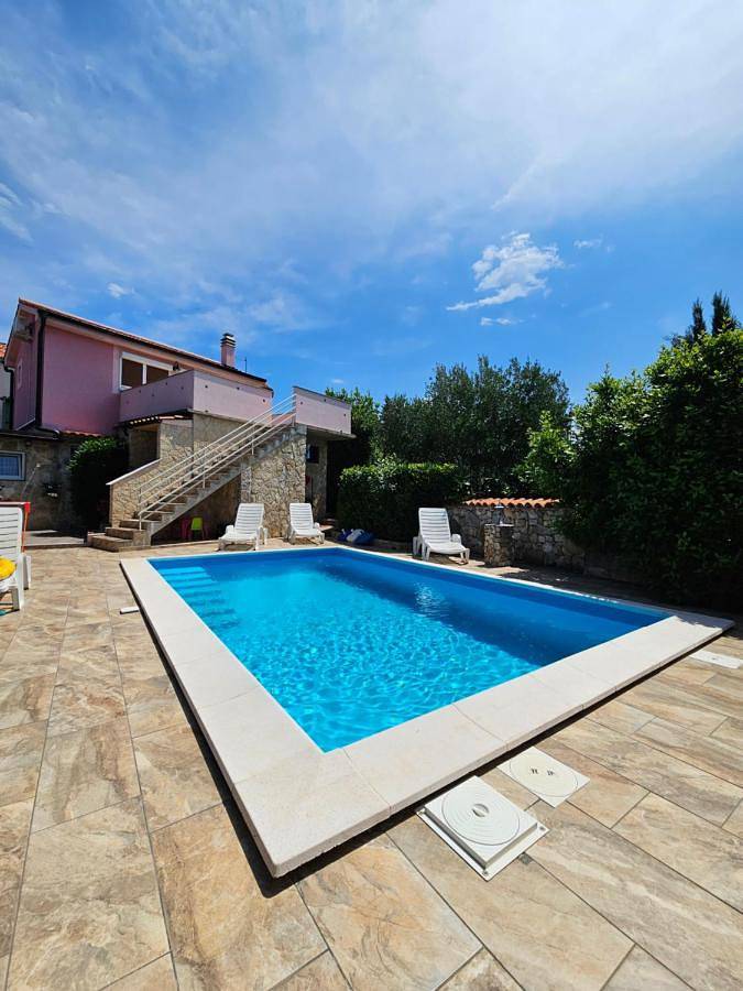 Ferienhaus für 4 Personen, mit Pool und Garten sowie Ausblick