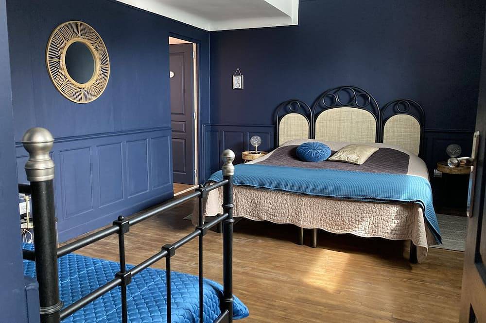 Spacious villa with heated indoor pool in Chazé-sur-Argos, Vallée de la Loire
