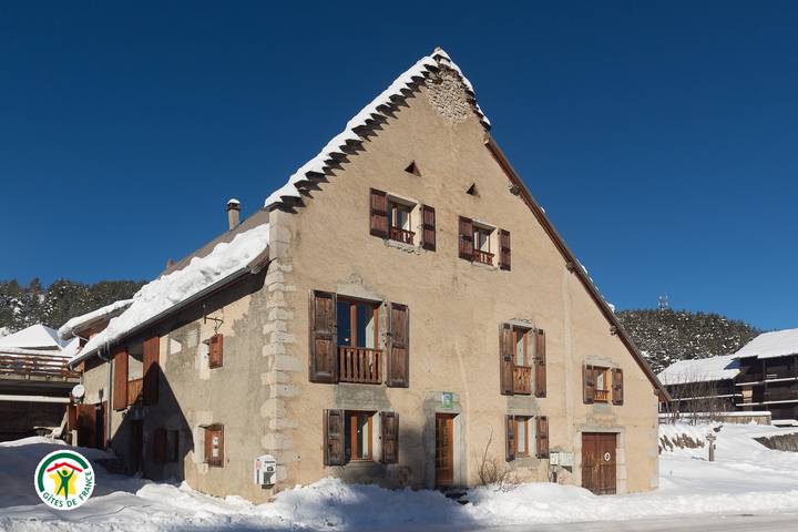 Gîte pour 12 personnes, avec Terrasse et Jardin