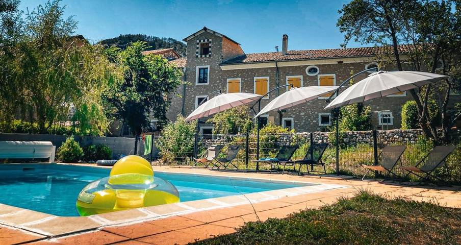 Chambre d’hôte pour 4 personnes, avec piscine ainsi que vue et jardin à La Motte-du-Caire