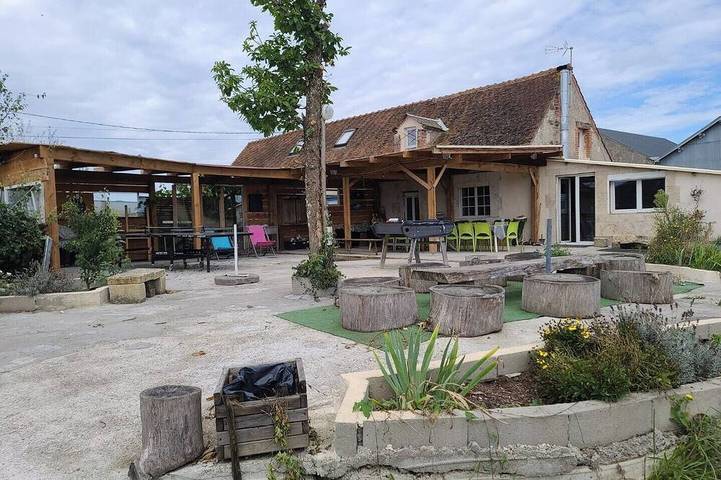 Location de vacances pour 15 personnes, avec terrasse et jardin, animaux acceptés dans Quiers-sur-Bézonde