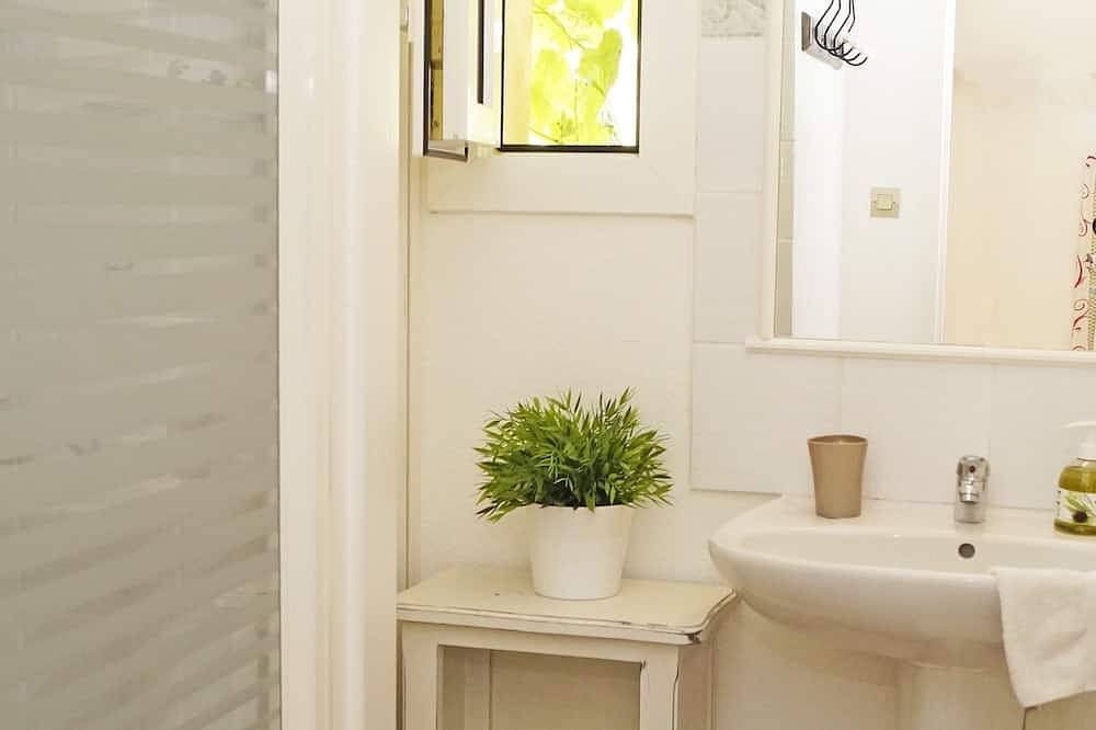 Ganze Wohnung, St Amand - Architect designed light and airy single-storey villa in Larzac, Périgord Noir