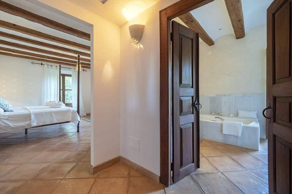 Villa Picassa with sea view in Cala Deià, Mallorca Westen