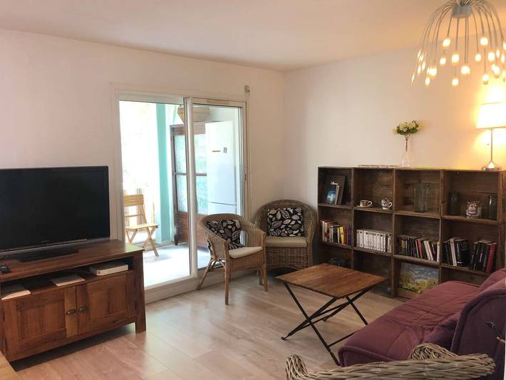 Location de vacances pour 6 personnes, avec bassin pour enfant et balcon, animaux acceptés à Six-Fours-les-Plages