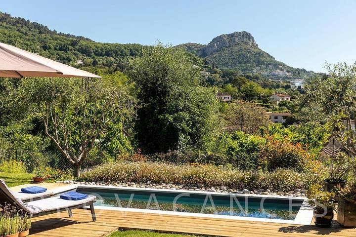 Modern Villa Within Walking Distance of Charming Vence in Vence (Alpes Marítimos), Costa mediterránea (Francia)