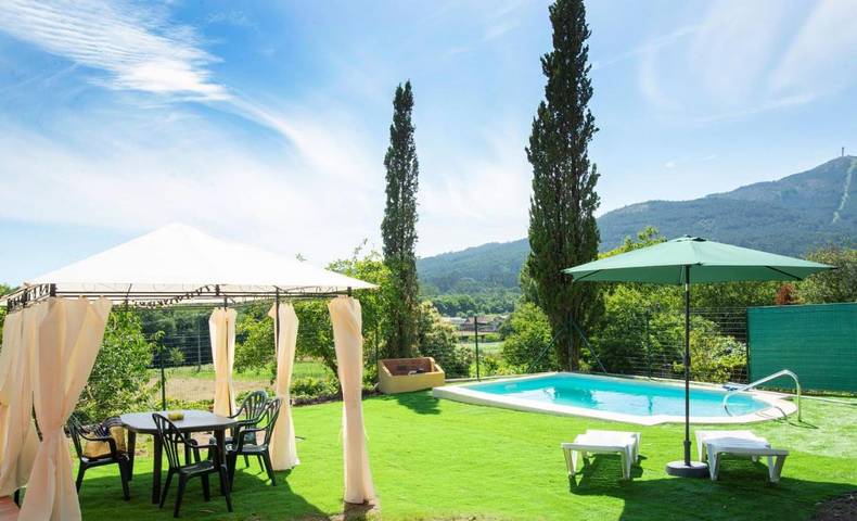 Apartamento para 6 personas, con vistas además de piscina y jardín, Se admiten mascotas en Cuntis