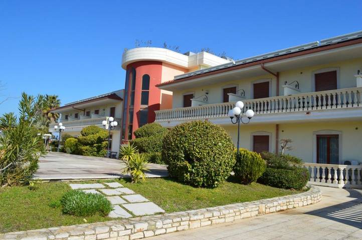Hôtel pour 6 personnes, avec jardin et vue ainsi que piscine et terrasse, animaux acceptés à Corato - 3