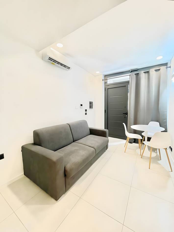 Entire apartment, Apartment 'Calcagno Home 3' with Private Terrace, Wi-Fi and Air Conditioning in Milazzo, Messina Province