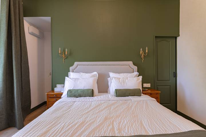 "Vignes" Room with Shared Terrace, Wi-Fi, and Air Conditioning in Treilles, Middelhavskysten (Frankrig)