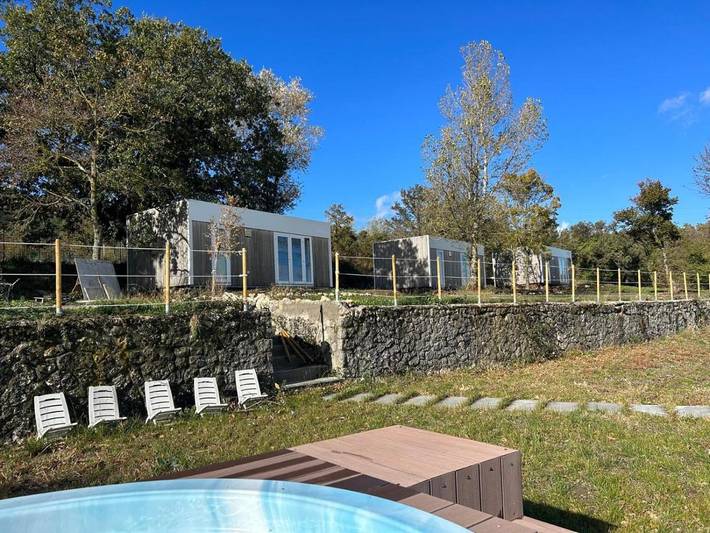 Camping per 4 persone, con giardino e panorama nonché piscina, con animali domestici in Pesaro-Urbino