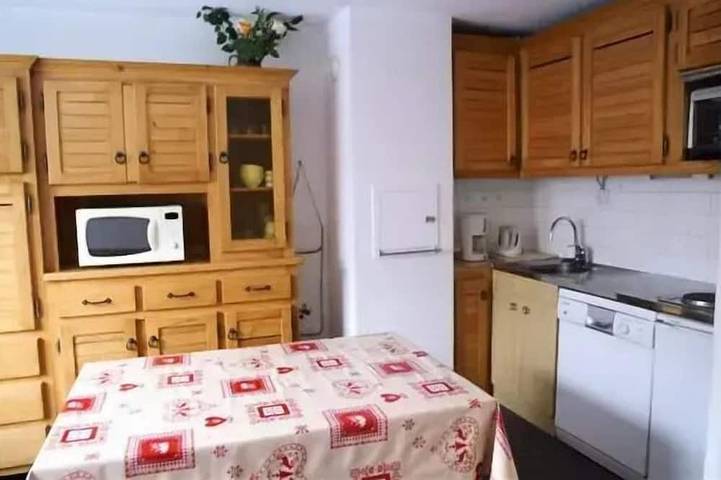 Chalet pour 6 personnes, avec balcon, animaux acceptés dans Les 7 Laux