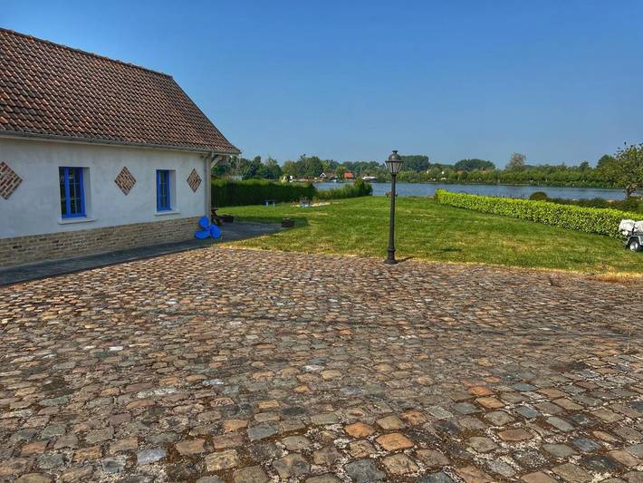 Location de vacances pour 4 personnes, avec Balcon et Terrasse ainsi que Jardin et Vue sur le lac dans Lac d'Ardres