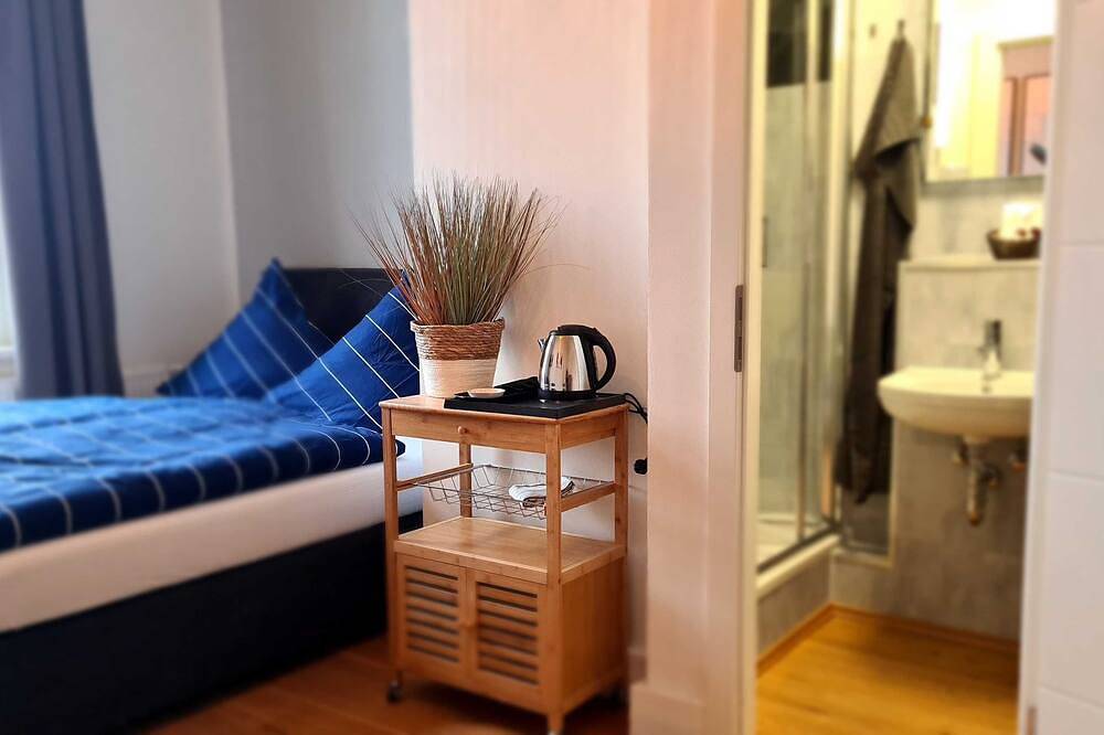 Einzelzimmer 1 (18m², 1 Pers. + Aufbettung) - Altes Lazarett Gästehaus in Anklam, Vorpommern Greifswald