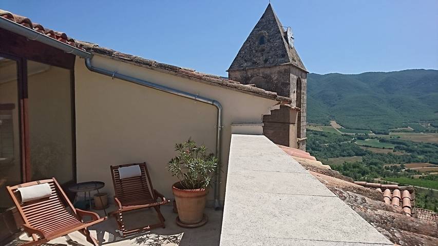 Gîte pour 7 personnes, avec terrasse à Saint-Martin-de-Castillon